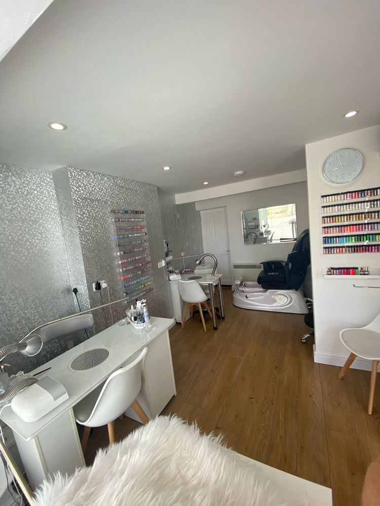 The White Rooms – HAIR ♦ BEAUTY ♦ NAILS ♦ TANNING